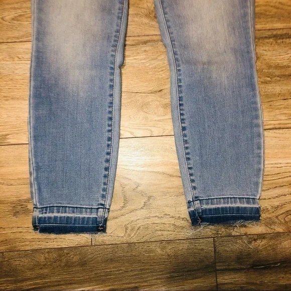 a.n.a. Floral Embroidered Skinny Ankle Jeans - Picture 5 of 8